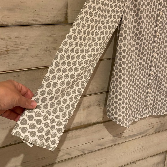 Grey hot air balloon print button up blouse. 100% polyester - Picture 5 of 12